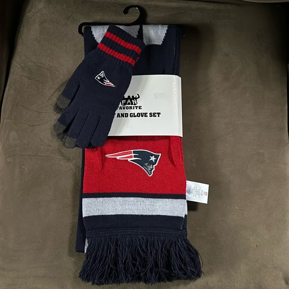 NWT โฅ๏ธ๐ค๐ Patriots Scarf & Glove Set ๐๐๐ผ - Picture 1 of 3